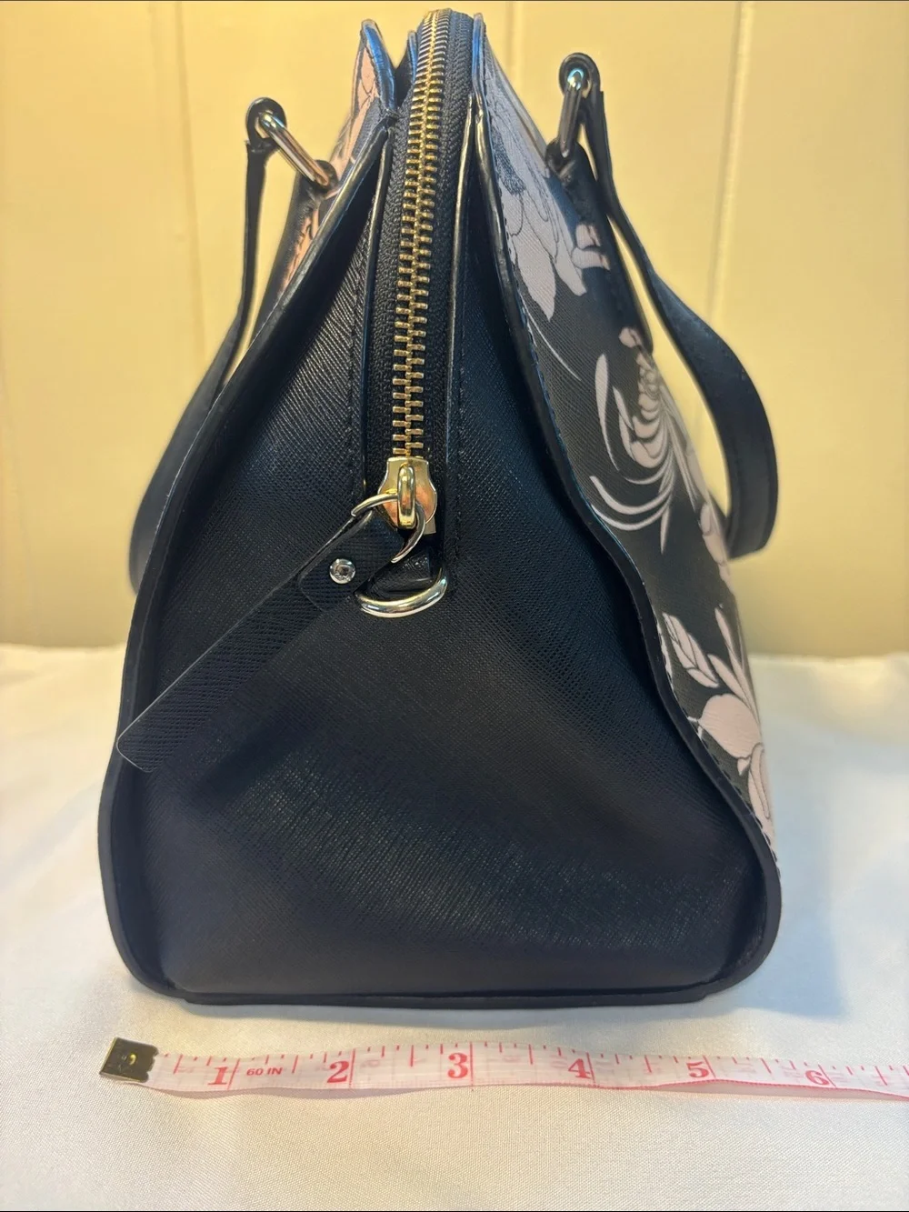 EUC Kate Spade Laurel Way Gardenia Satchel & Wallet Set
